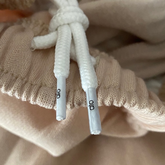 NWOT ALO Accolade Sweatpants Joggers Ivory Size Medium (Unisex) - Picture 4 of 5